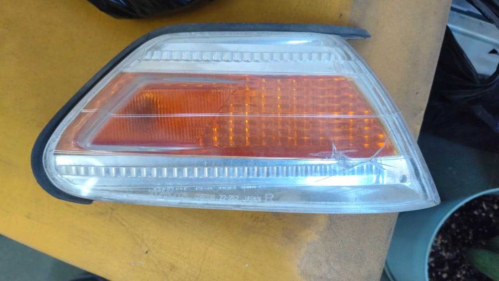 Поворотник на TOYOTA MARK 2