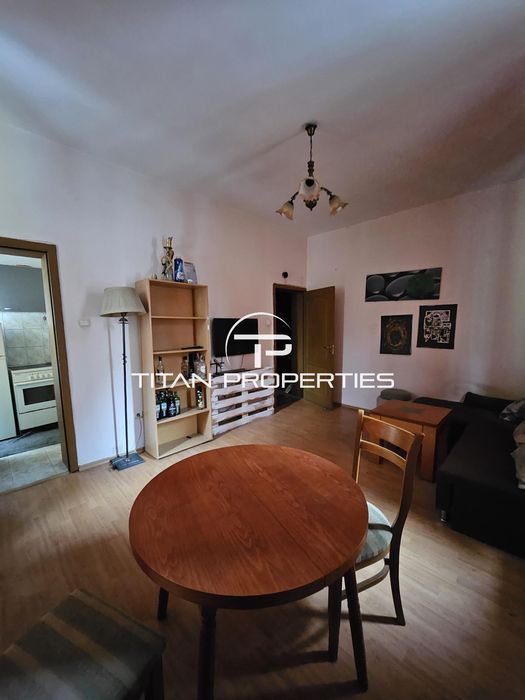 Дава се под наем Двустаен апартамент в Пловдив, Център - 72 кв.м за 375 € - Снимка #2