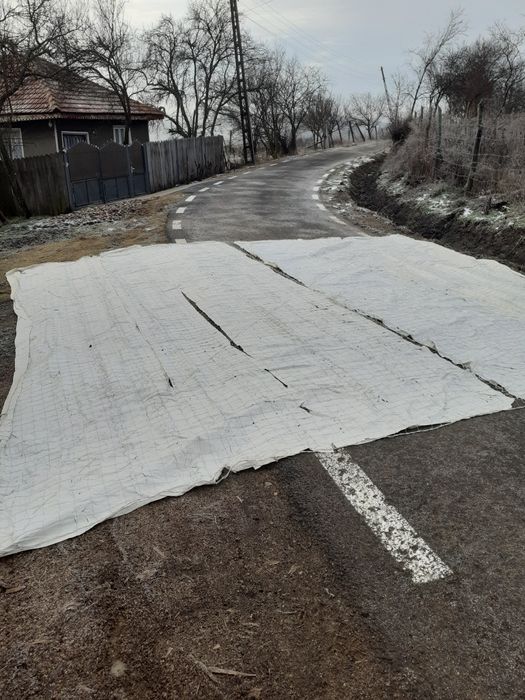 Plasă de mascare albă și mozaic de pădure (iarnă/vară).