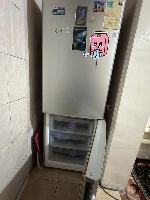 Xolodilnik Samsung 2 tali tepa pas