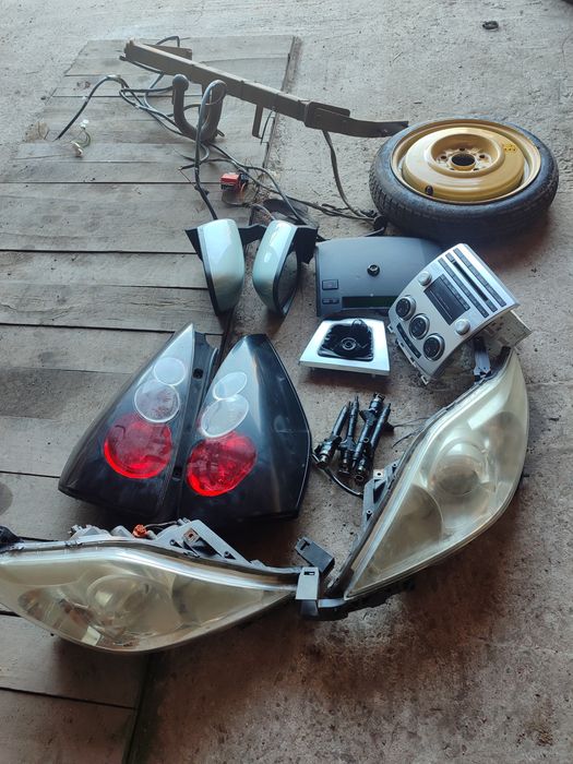 Фарове,стопове, теглич Мазда 5