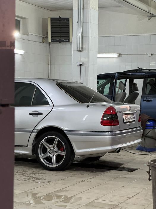 Бампер на мерседес w202  амг3.6