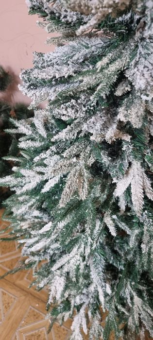 Елка заснеженная