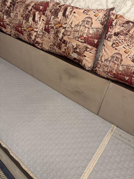 Продам диван для гостиной