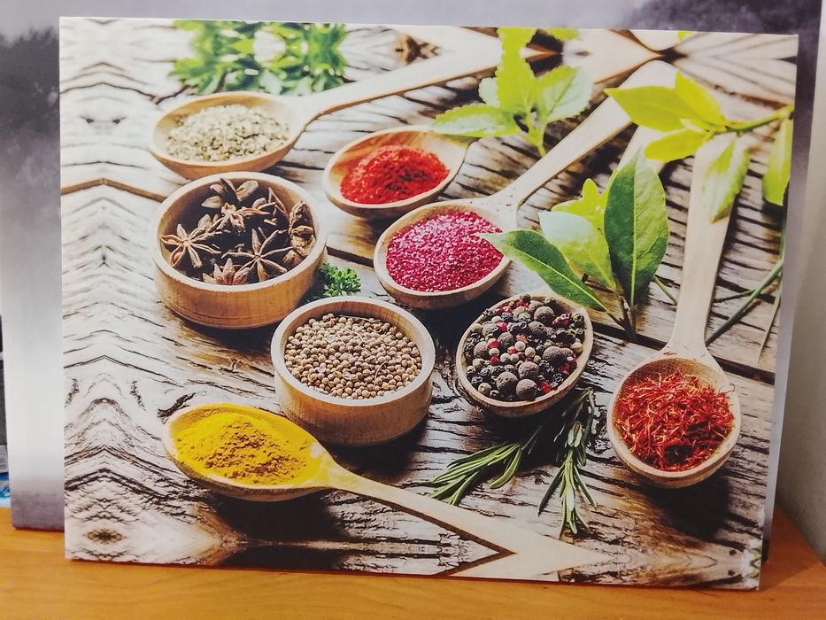 Продам картины на холсте.