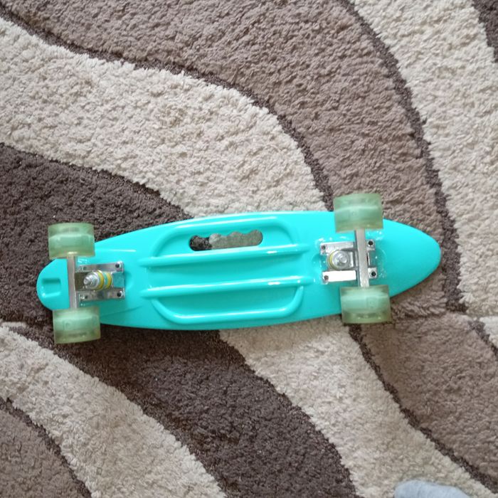 Продам скейт  новый