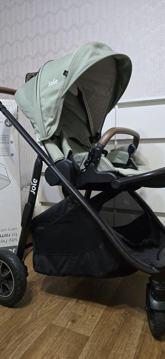 Продам коляску Joie