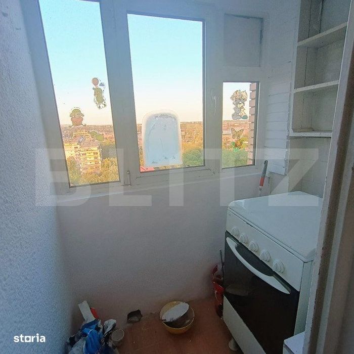 Apartament 4 camere, 82 mp ,3 balcoane inchise + boxa, zona Sud
