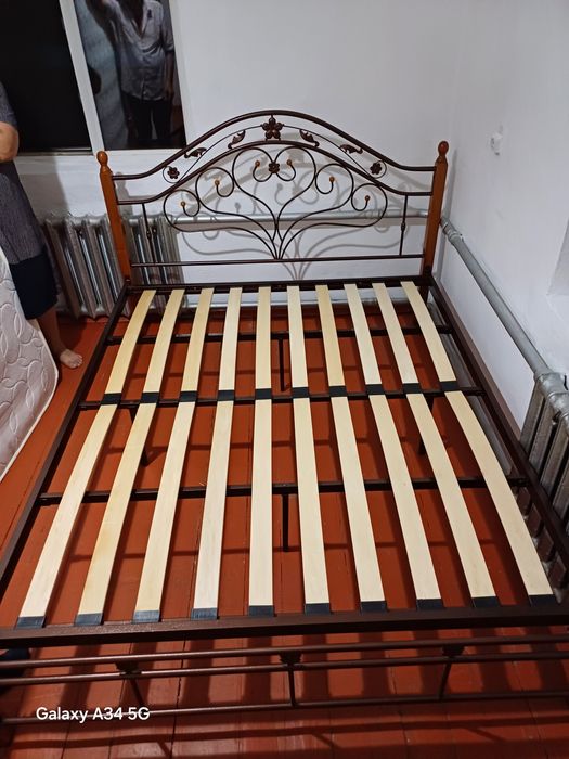 Кровать кованый .