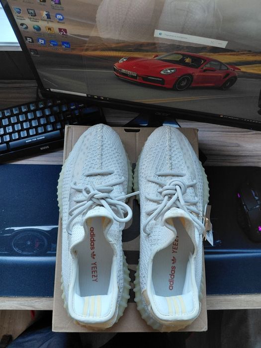 Обувки Adidas Yeezy Boost 350 V2