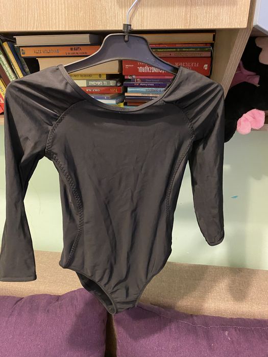 Vand un set de 3 body cu maneca lunga, pt micute balerine/gimnaste