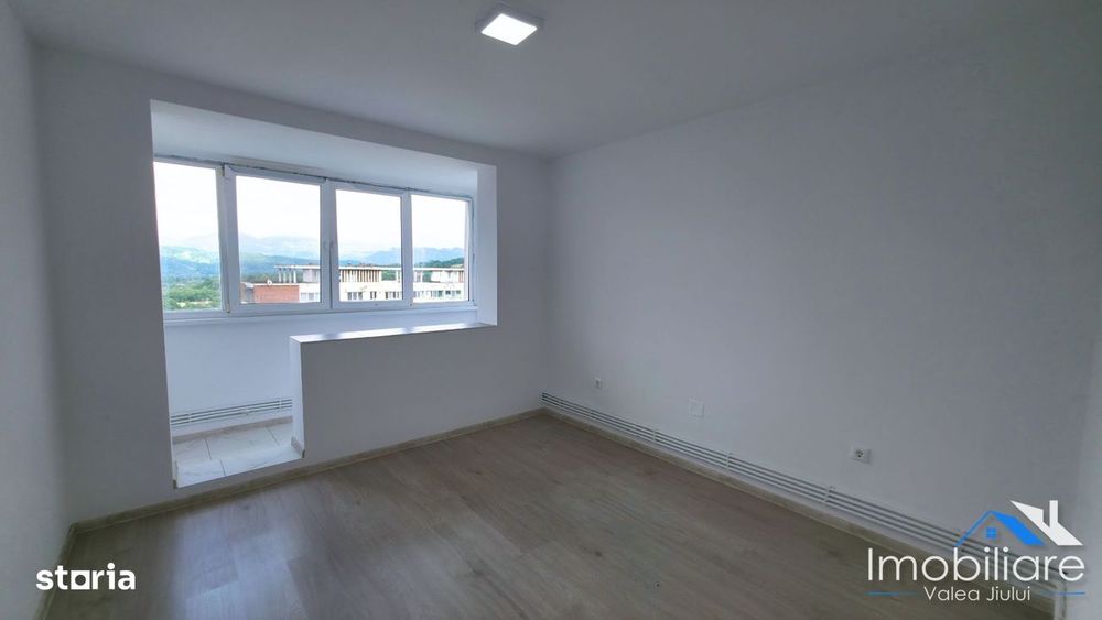 Apartament 3 camere – Vulcan, Str. Nicolae Titulescu, Etaj 8, Renovat — fotografia 2
