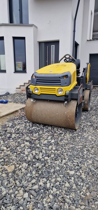 Închiriez utilaje  cilindru compactor