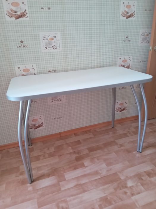 Продам стол обеденный