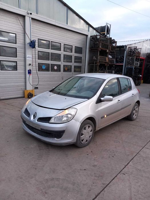 Renault clio 3  1.2 BENZINA an 2009 Dezmembrez/Dezmembram