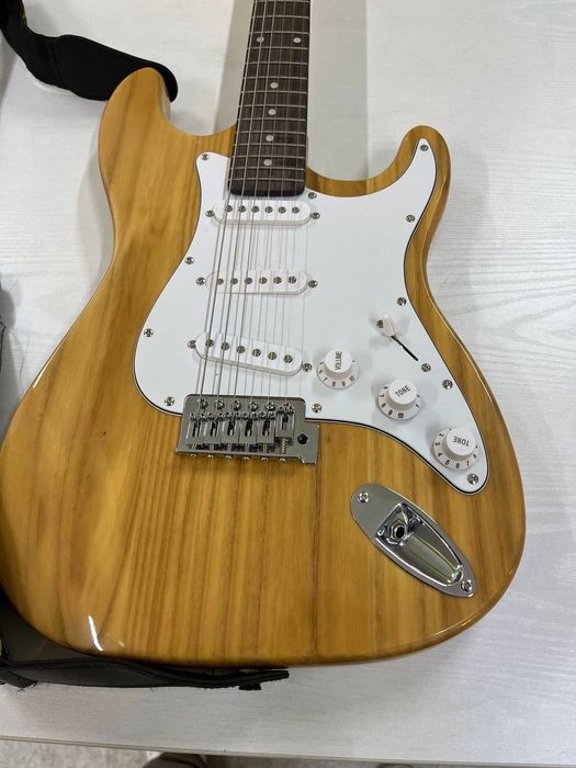 Абсолютно новая Электрогитара (Fabio), Комбо усилитель, Шнур, Ремешок