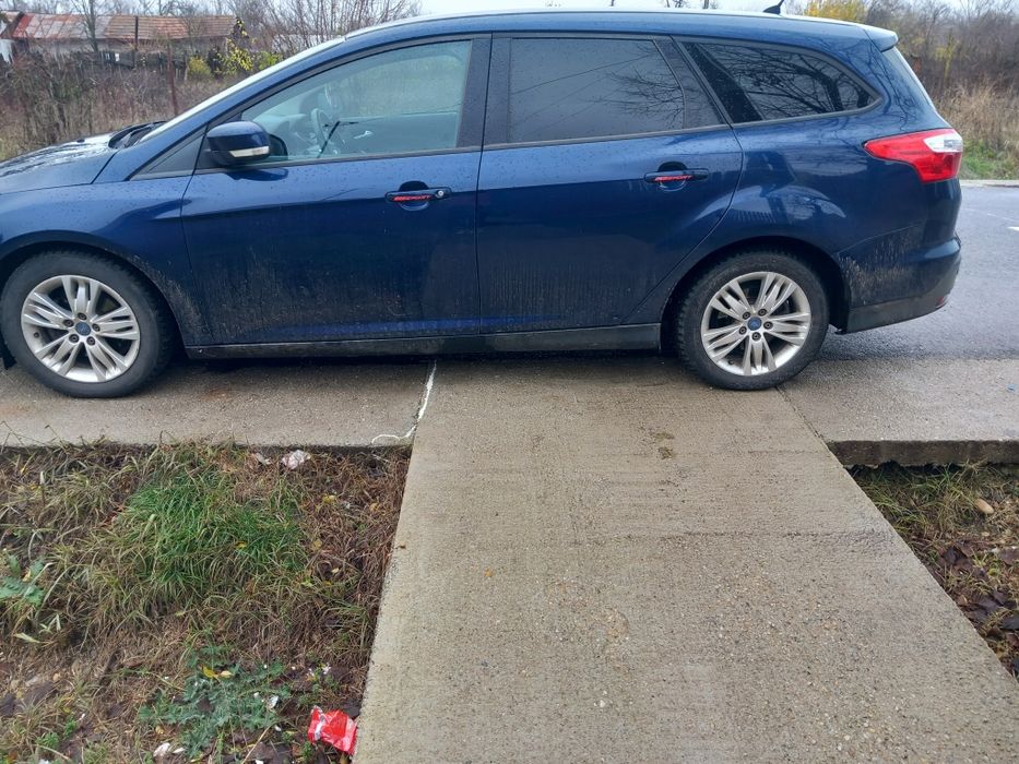 Vând sau schimb ford focus
