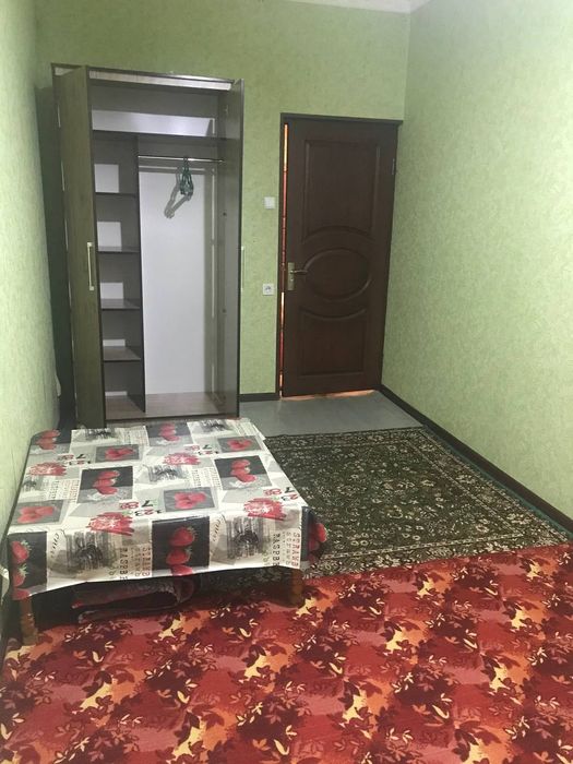 Jahon tillari univer oldida