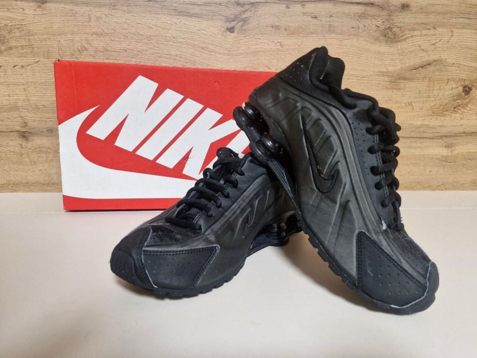 Черни обувки Nike shox RT