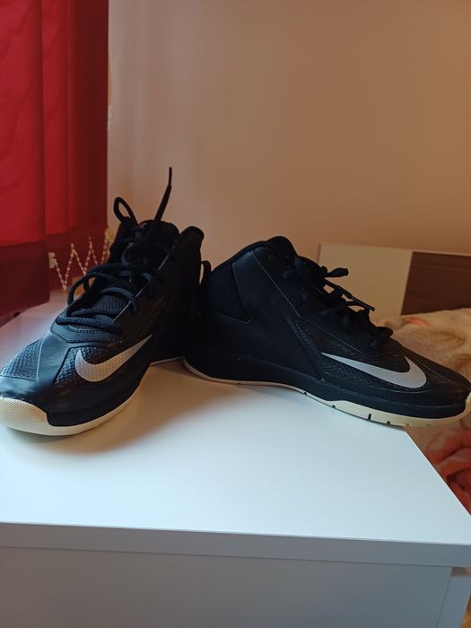 Нови маратонки Nike - номер37,5