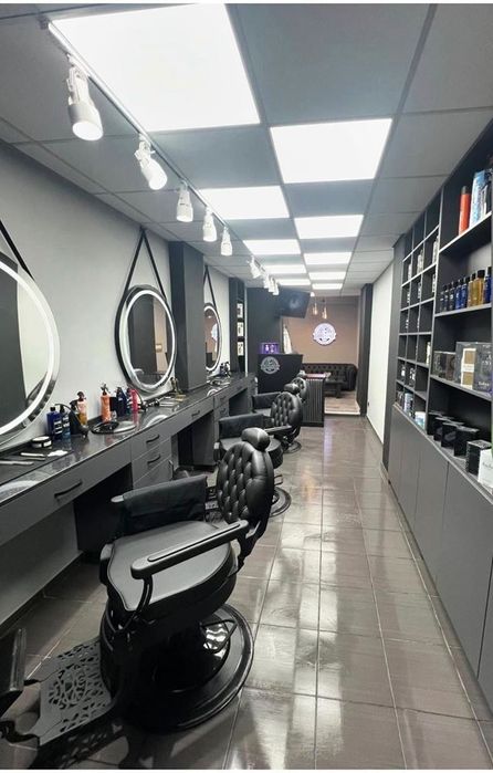 Магазин срещу Операта – Дондуков, 960€ с ДДС, витрина + мазе