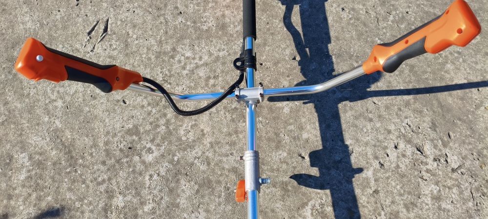 Motocoasa (coasa) pe acumulatori Ruris