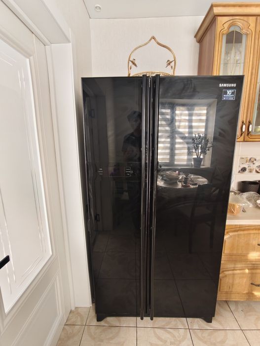 Продам двухдверный холодильник