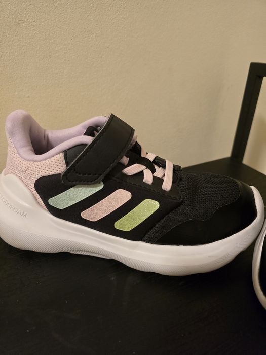 Маратонки адидас