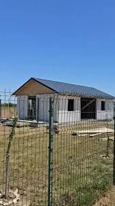 Vând case modulare pe structură metalică învelit cu panouri sandwich