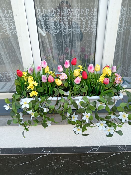 Sun'iy gullar va daraxtlar.