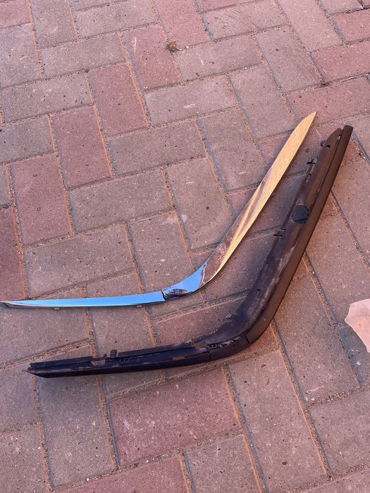 Правый передний молдинг Е38