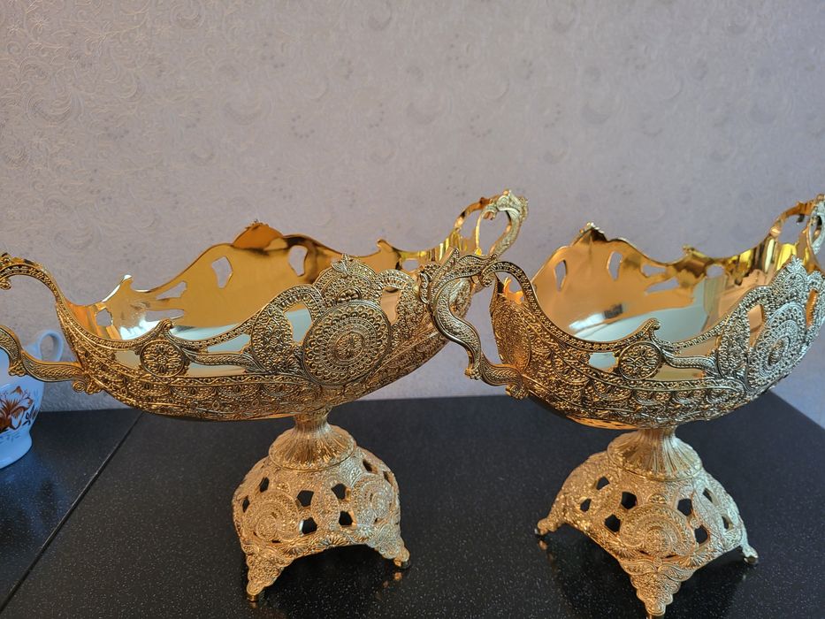 Две вазочки для сервировки стола