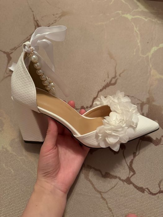 Продам туфли новые