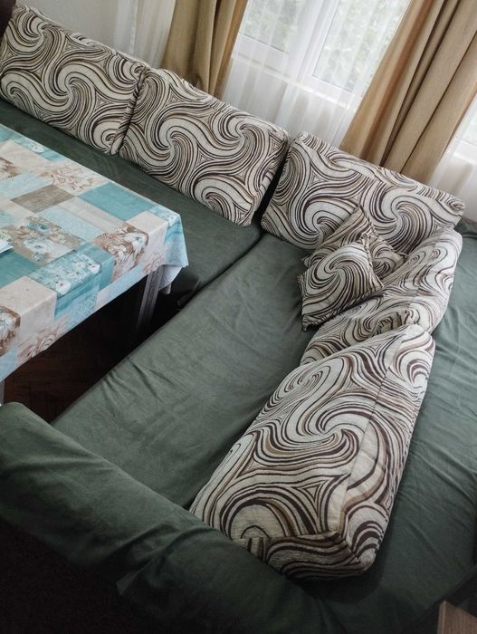 Голям разтегателен г-образен диван