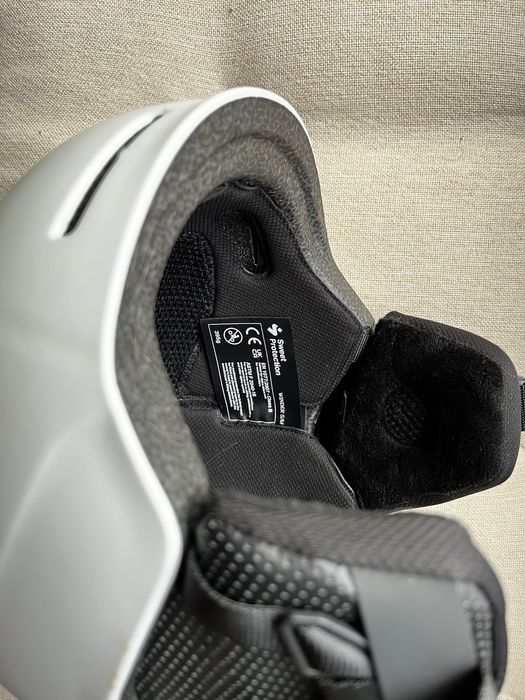 Зимна каска за ски/сноуборд sweet protection