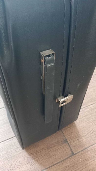 Подарявам куфар от естествена кожа