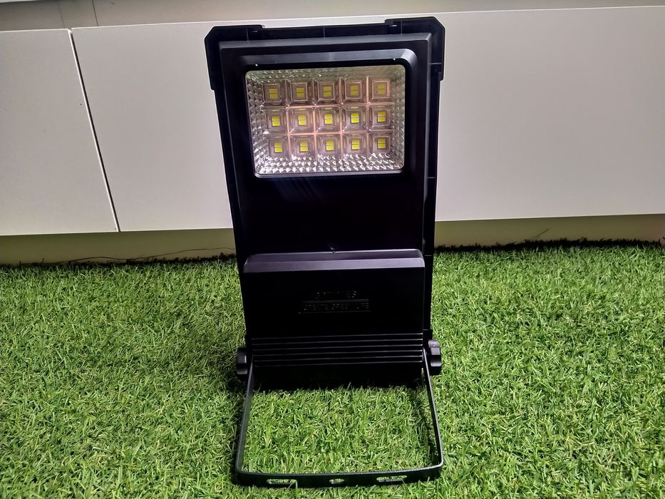 Proiector lanternă 30w Power Bank becuri panou solar stație GD 07A