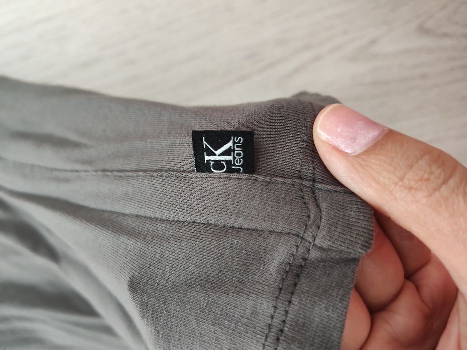 Noul corset cu armătură al lui Calvin Klein, mărimea M