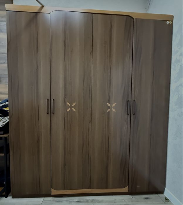 Шкаф 2-створчатый вместительный