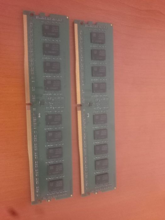 Vând 2 Rami Ddr4 16 Gb PC