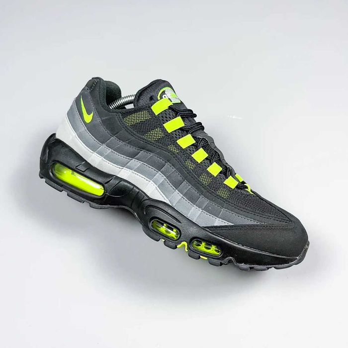 Обувки NIKE / Air Max 95 / Black and Neon + КУТИЯ