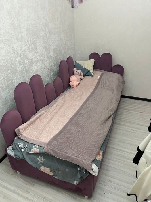 Кровать 90 на 200 с матрасом продам