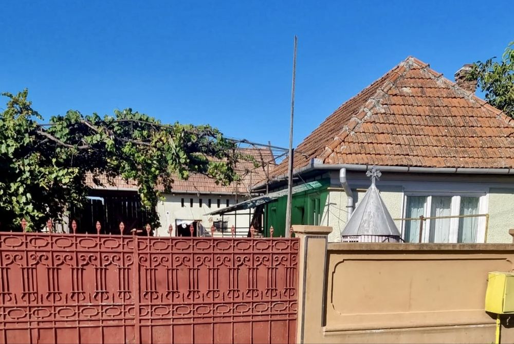 Proprietar, vand casa Leorint