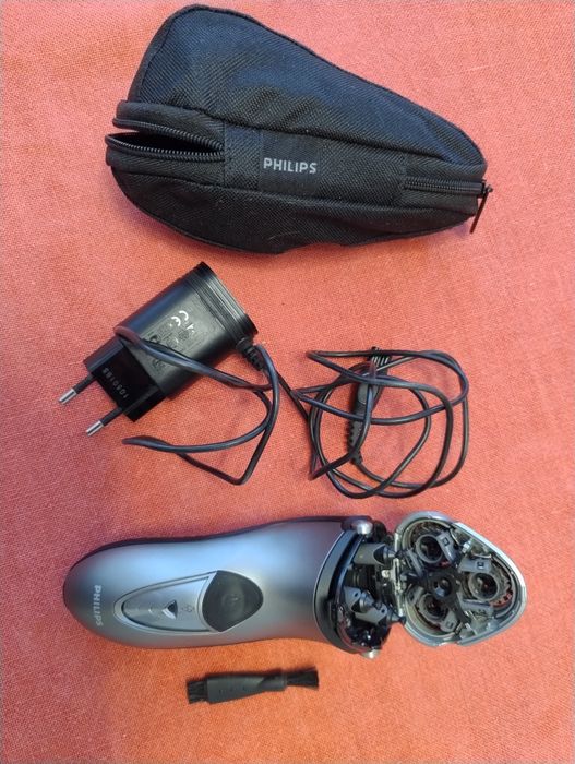 Aparat de ras Philips HQ-8200