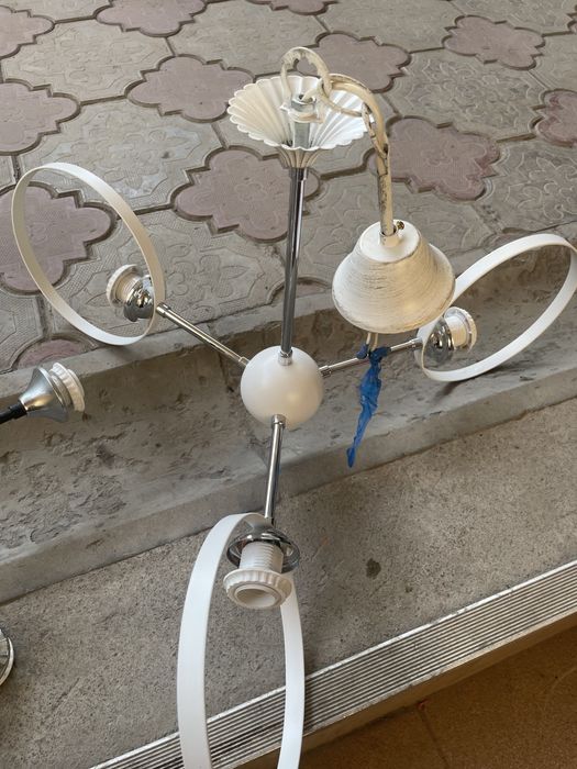 Продам люстру