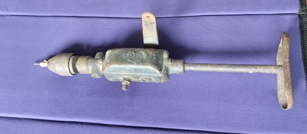 Дрель ручная рабочая времени СССР.