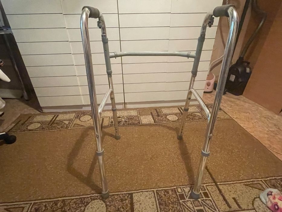 Продам ходунки для взрослых