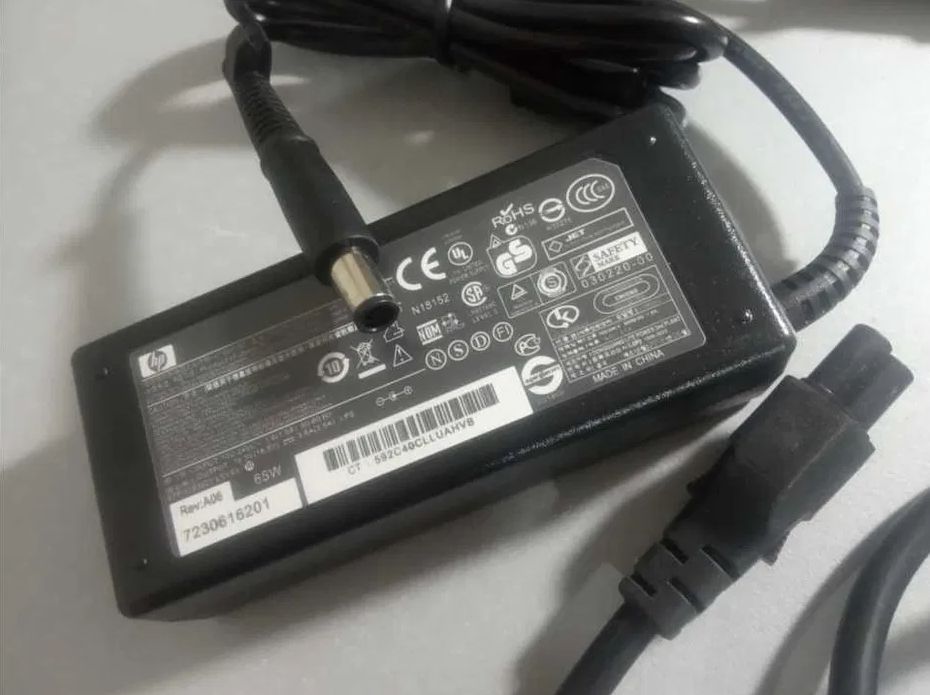 от HP на ноутбук 65w - зарядка, блок питания