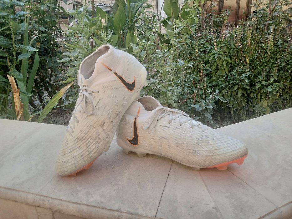 Футбольные Бутсы "Nike Phantom Luna"