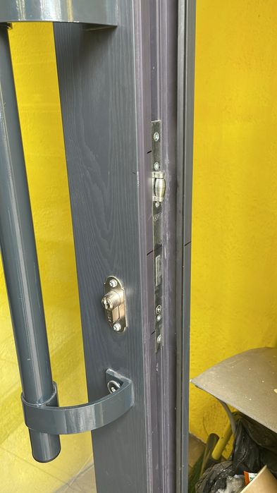 Двери входные новые